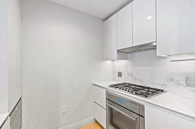 Building Photo - 135 Seaport Blvd
