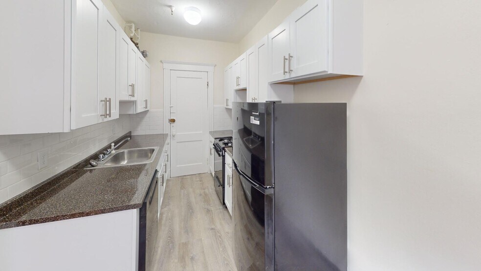 Building Photo - 125 Park Dr