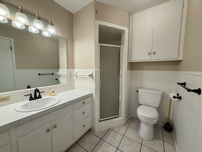 Building Photo - 2507 Camarie Ave