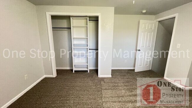 Building Photo - Charming 3-bedroom, 1-bathroom in Independ...