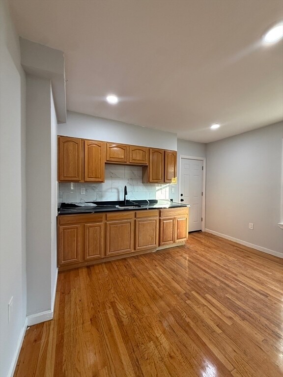 Building Photo - 78 Hollis St