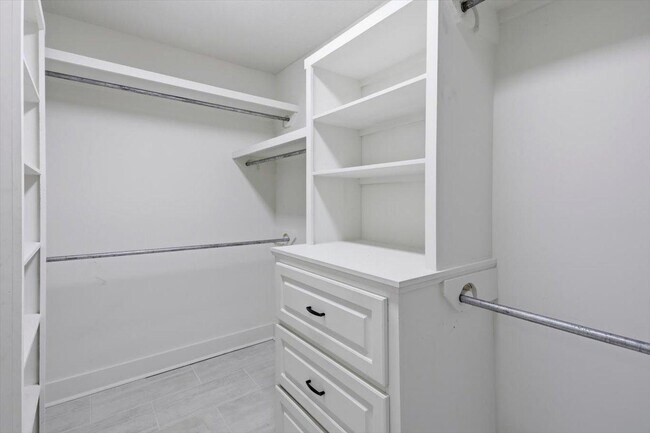 Building Photo - 117 McCree Dr