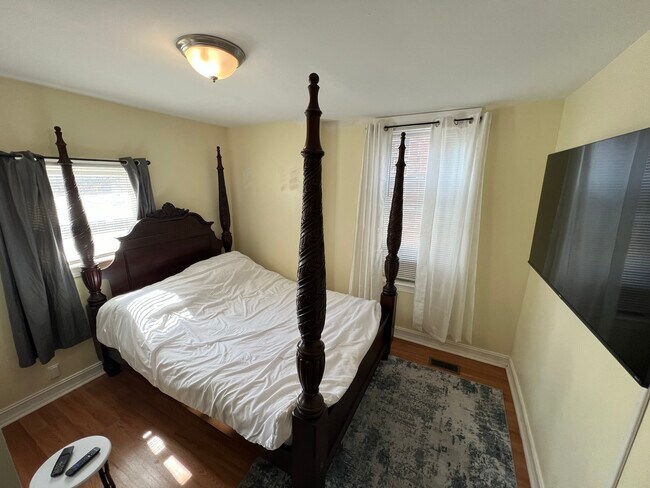 Building Photo - 1833 Point Breeze Ave