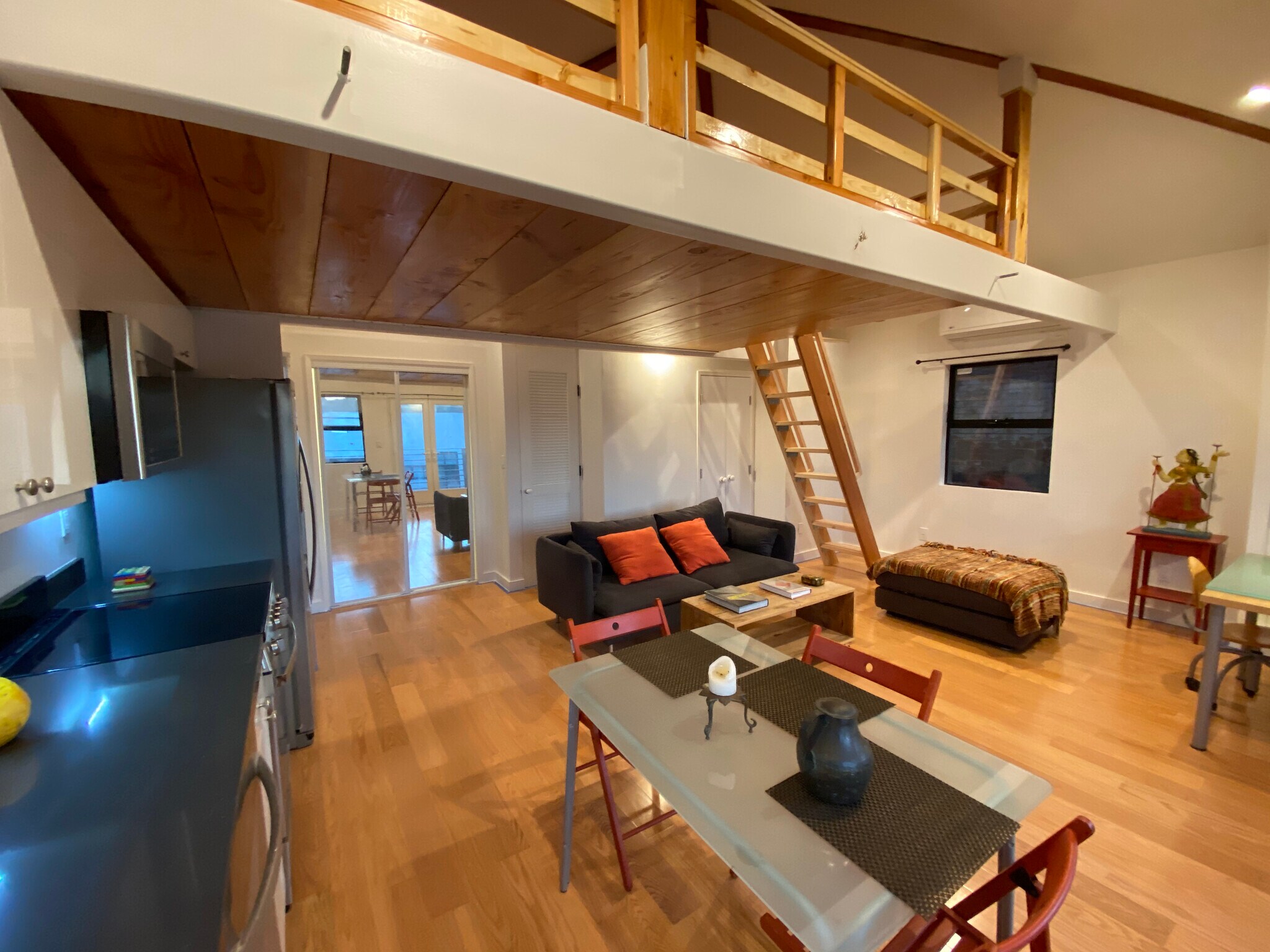 Building Photo - 2118 Kew Dr
