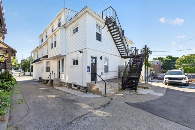 Building Photo - 324-326 Darby Rd-3R