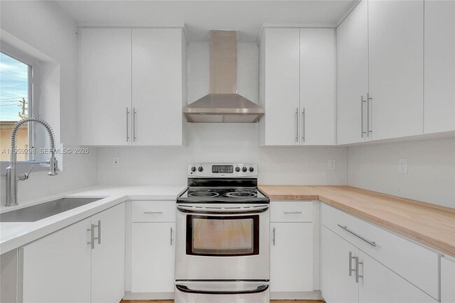 Building Photo - 3050 SW 23rd Terrace