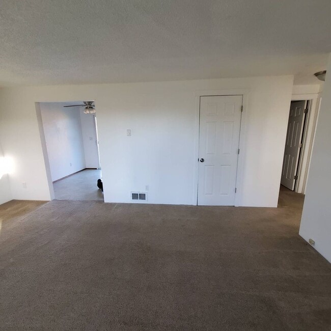 Building Photo - Cozy 2 Bed, 1 Bath duplex with large yard - Won't Last Long!