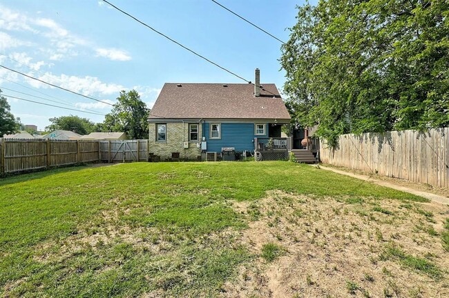 Building Photo - 3801 NW 25th St