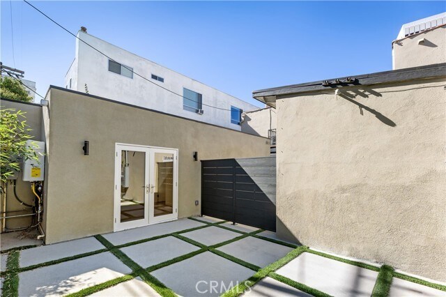 Building Photo - 742 S Stanley Ave