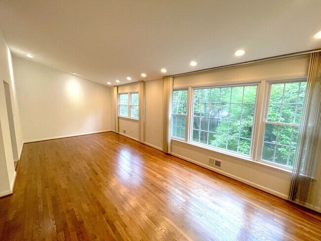 Building Photo - 8410 Buckhannon Dr