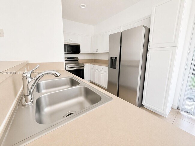 Building Photo - 12572 Shoreline Dr