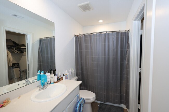 Building Photo - 7430 Clover Chase Dr