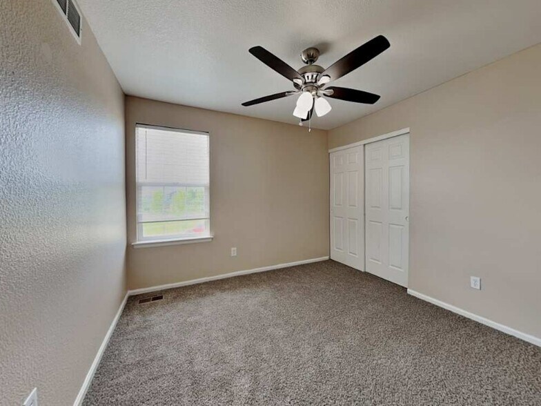 Building Photo - 229 Morales Ln