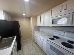 Building Photo - 5921 Arncliffe Dr
