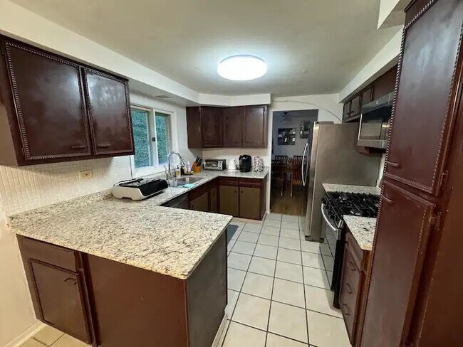 Building Photo - 920 W Weathersfield Way