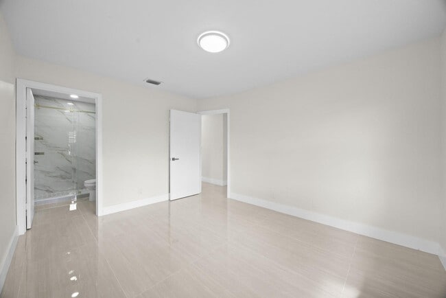 Building Photo - 5664 Boynton Crescent