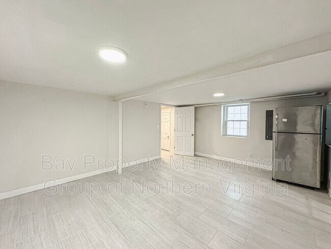 Building Photo - 4412 Volta Pl NW