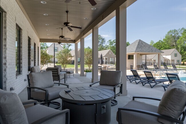 Building Photo - 815 Stonebrook Cir