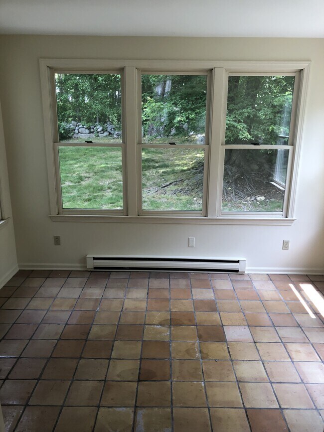 Building Photo - 16 Village Victoria