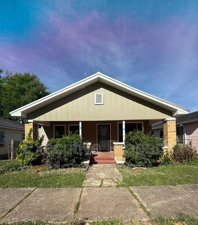 Building Photo - 806 Gamma St S