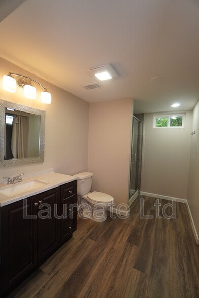 Building Photo - 2268 W Maplewood Ave