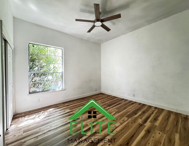 Building Photo - **Stunning Custom Home with Solar and Pool...