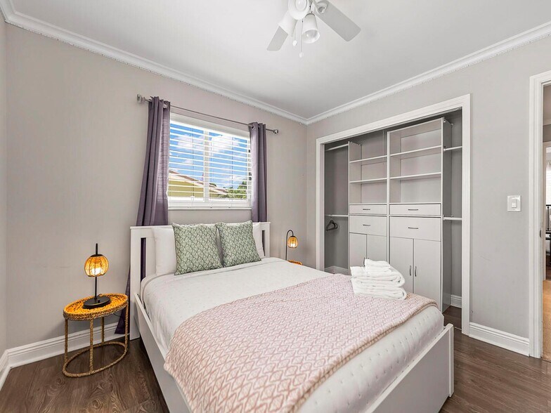 Building Photo - 801 SE 14th St