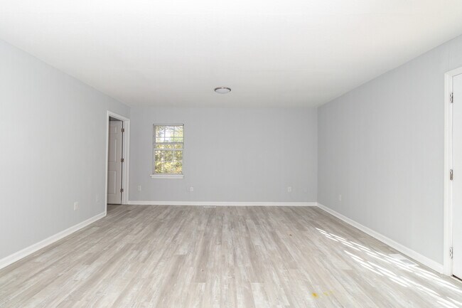 Building Photo - 770 Mahoney Rd