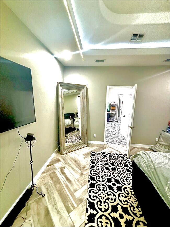 Building Photo - 1422 Seminole Valley Dr