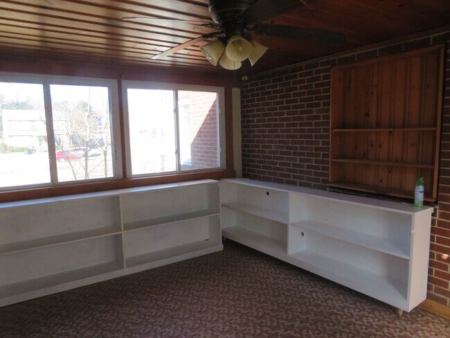 Building Photo - Colonial Heights Virginia