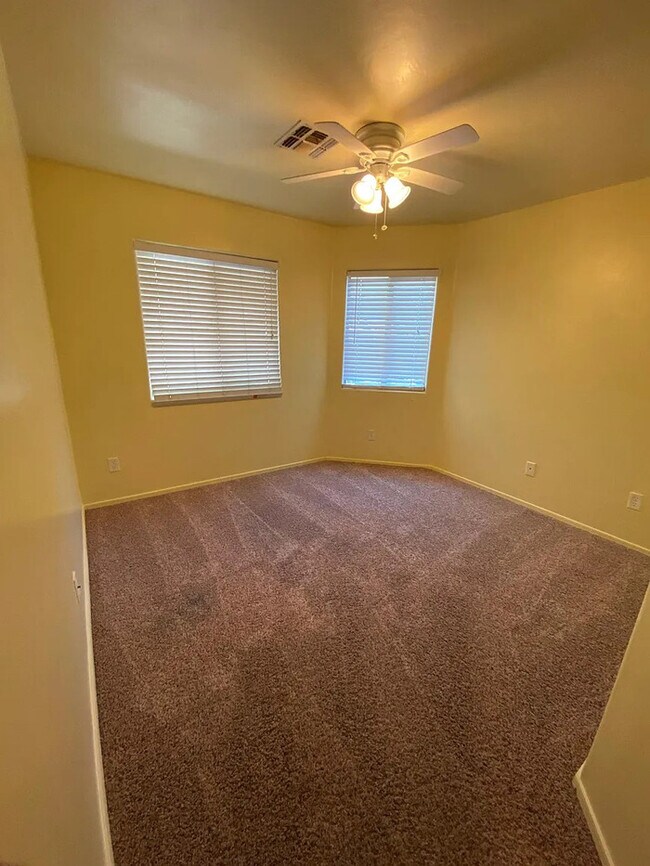 Building Photo - HOUSE FOR RENT