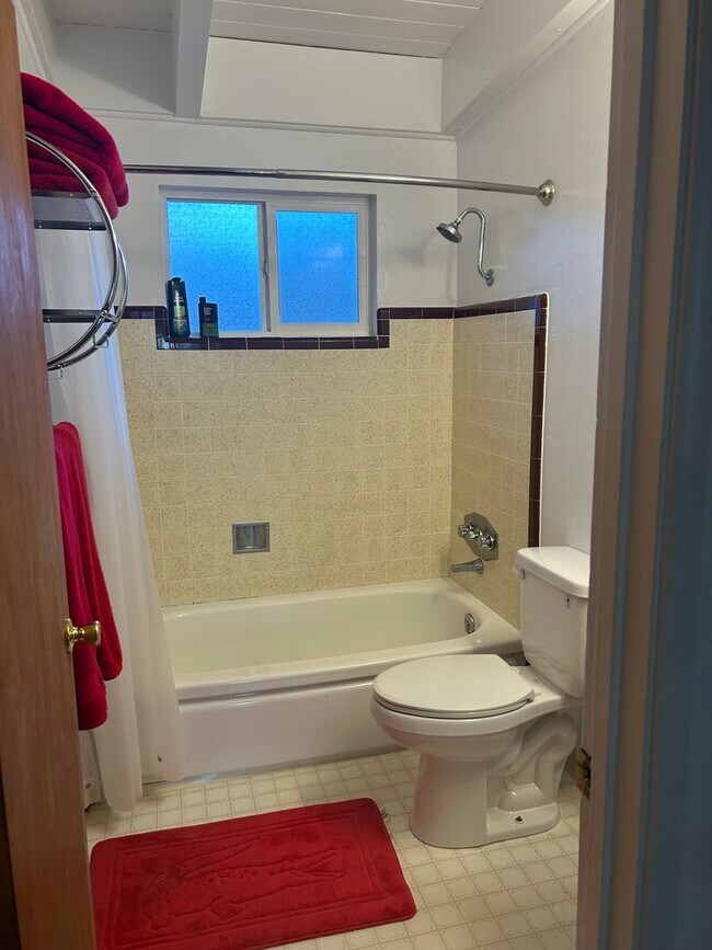 Building Photo - 1147 Dedi Ave