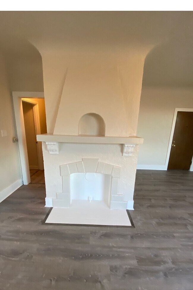 Building Photo - Phillips Ward Triplex