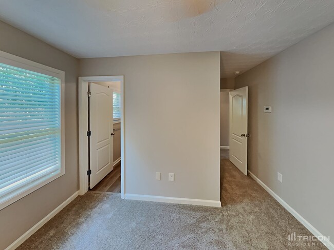 Building Photo - 1032 Wedgewood Ct NE