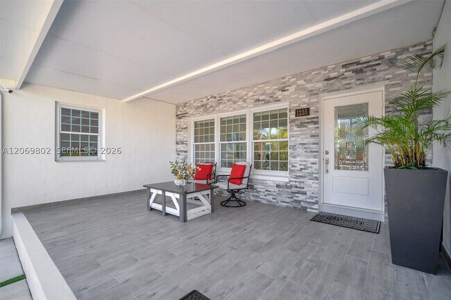 Building Photo - 1235 NE 88th St