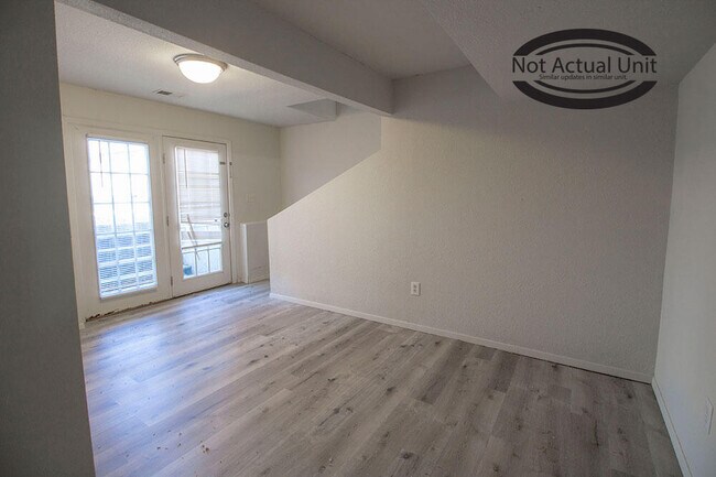 Building Photo - 1013 W Ash St