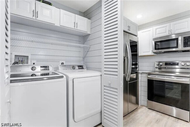 Building Photo - 5635 Turtle Bay Dr