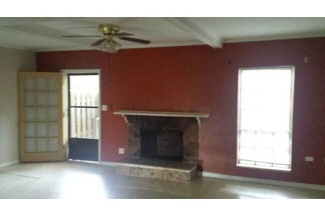 Building Photo - 6427 Woodstone Way