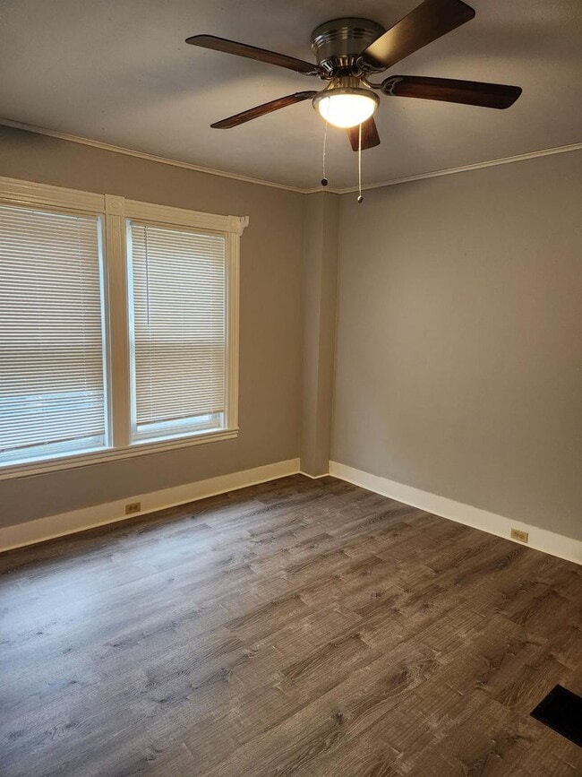 Building Photo - - Walking distance to Downtown Ellsworth -...