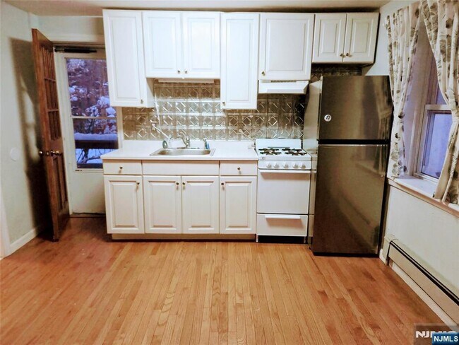 Building Photo - 274 Franklin Turnpike