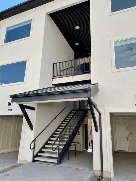 Building Photo - 551 S 1020 W