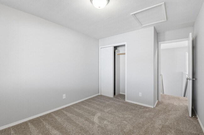 Building Photo - remodeled 3 bedroom Oak Vally Ranch Home
