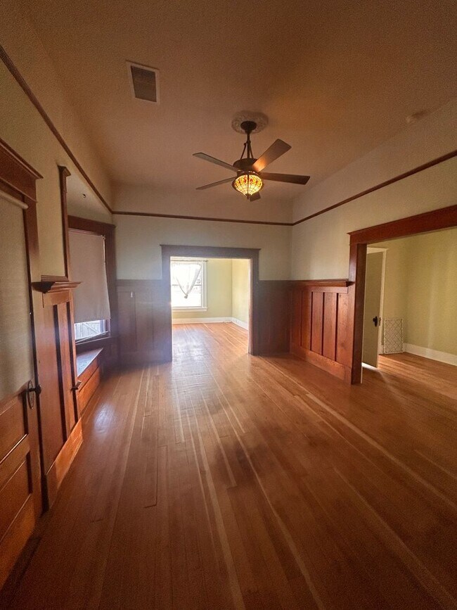 Building Photo - 318 F St