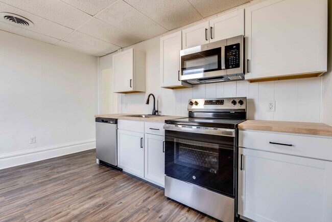 Building Photo - 238 Hazelwood Ave