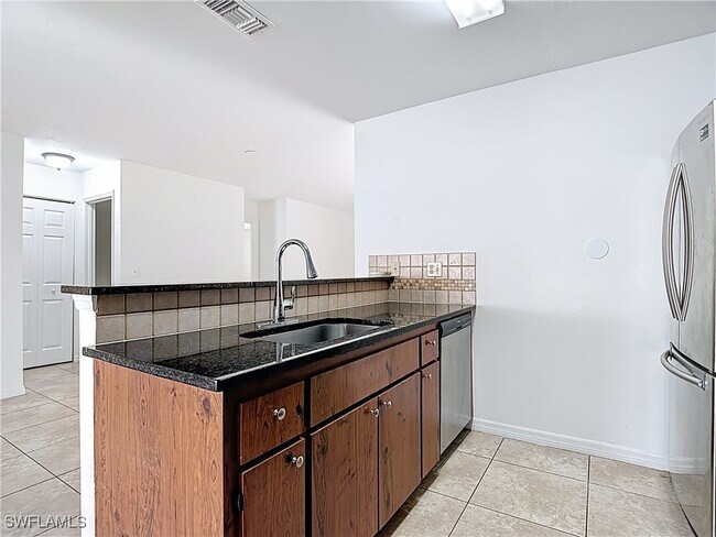 Building Photo - 1107 Cape Coral Pkwy W