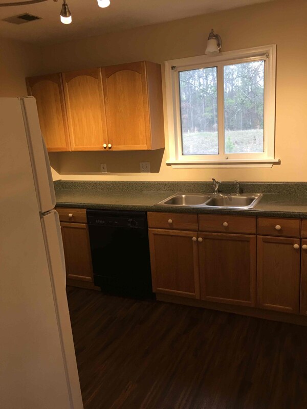 Building Photo - 14 The Cors