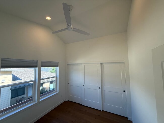 Building Photo - New Apartment in Central Ashland Location ...