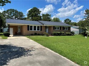 Building Photo - 3-Bedroom 1.5-bath brick home