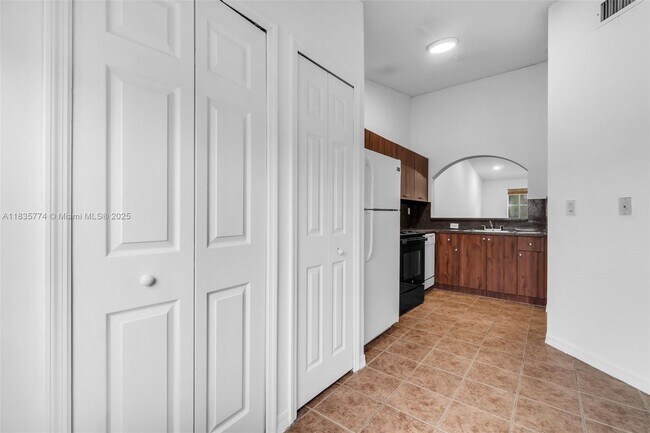 Building Photo - 1251 SE 31st Ct