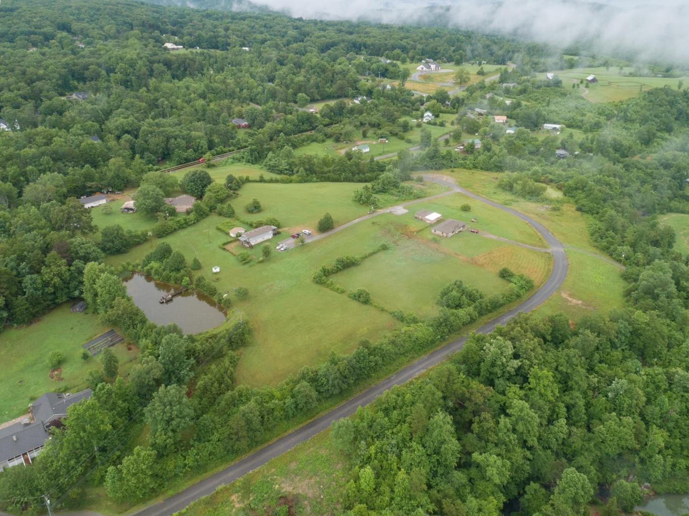 Building Photo - 256 Rock Creek Rd